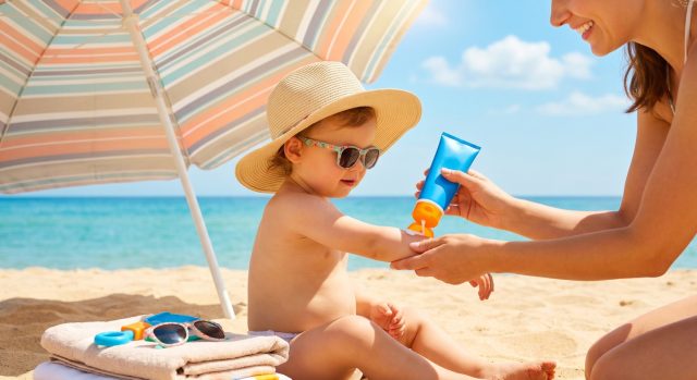 ☀️ La peau de votre enfant est 5x plus sensible que celle d'un adulte.

Un seul coup de soleil dans l'enfance peut augmenter le risque de mélanome à l'âge adulte. Ce n'est pas pour faire peur — c'est pour protéger ce qu'on a de plus précieux. 💛

Le bon réflexe avant chaque sortie :

👶 SPF50+ sur tout le corps, même par temps nuageux
🕙 𝗥𝗲𝗻𝗼𝘂𝘃𝗲𝗹𝗲𝗿 𝘁𝗼𝘂𝘁𝗲𝘀 𝗹𝗲𝘀 𝟮𝗵, et après chaque baignade
🧢 Chapeau + lunettes + ombre : la protection solaire, c'est un trio gagnant
🚫 Éviter l'exposition entre 12h et 16h, les heures les plus dangereuses

Un SPF50+ adapté aux enfants, c'est le geste simple qui fait toute la différence cet été. ✅

Demandez conseil à votre pharmacien — il vous guidera vers la formule la plus adaptée à la peau de votre enfant. 🧴

#ProtectionEnfants #Pharmastar #ÉtéEnFamille #SPF50 #ProtectionSolaire #SantéEnfant #PeauDeBébé #ÉtéSécurisé #ConseilPharmacie #SoleilResponsable